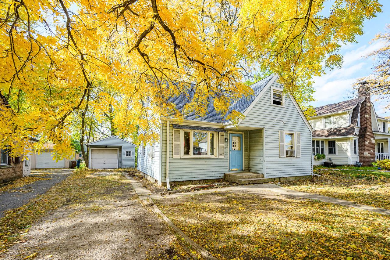 4220 Lindley St., Downers Grove, IL 60515