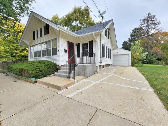 244 Cooper Ave., Elgin, IL 60120