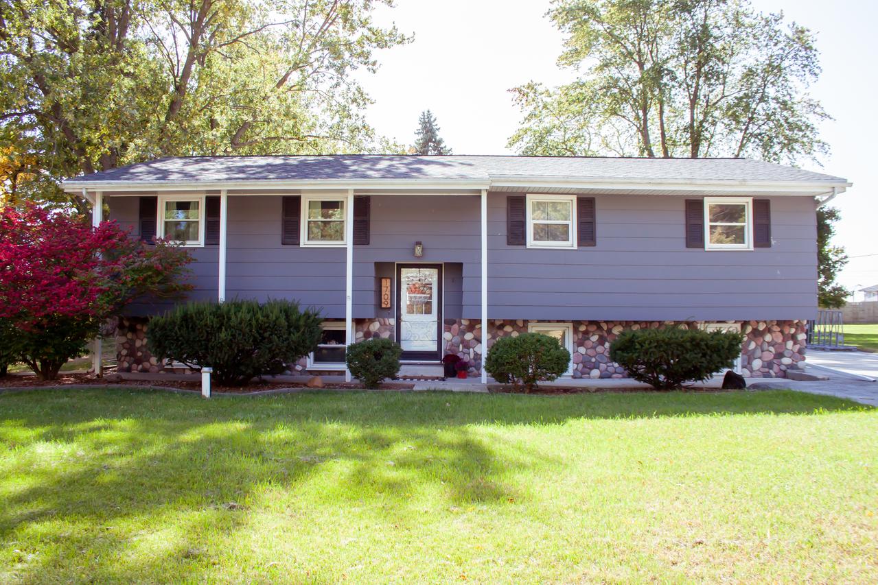 1709 Quail Dr., St. Anne, IL 60964