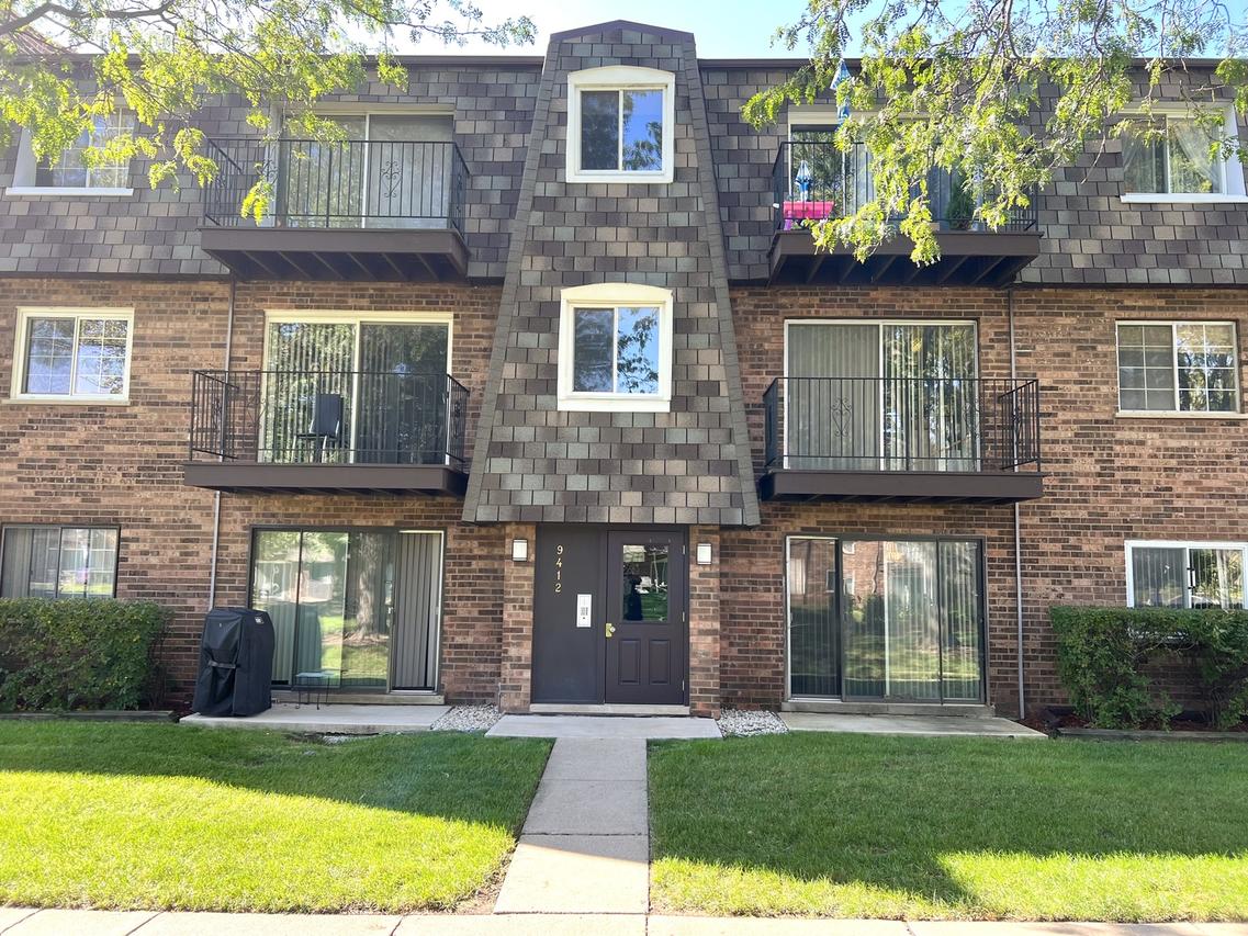 9412 Bay Colony Dr. #784, Des Plaines, IL 60016