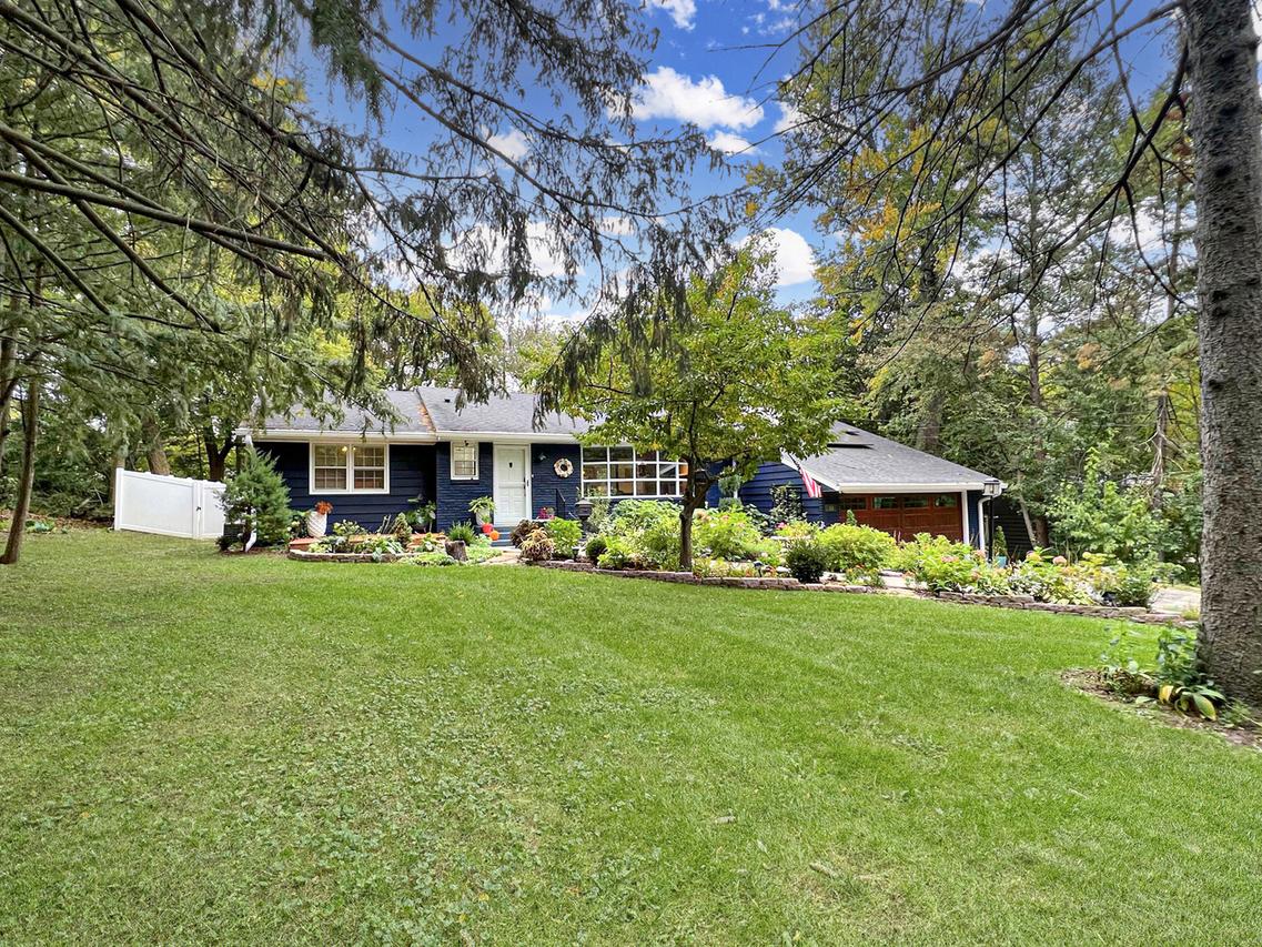 90 N Wise Ave., Freeport, IL 61032