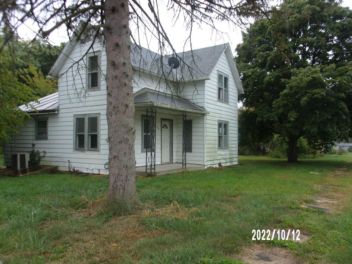 224 E Papineau St., Papineau, IL 60956