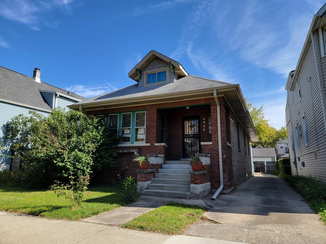 4045 N Sacramento Ave., Chicago, IL 60618