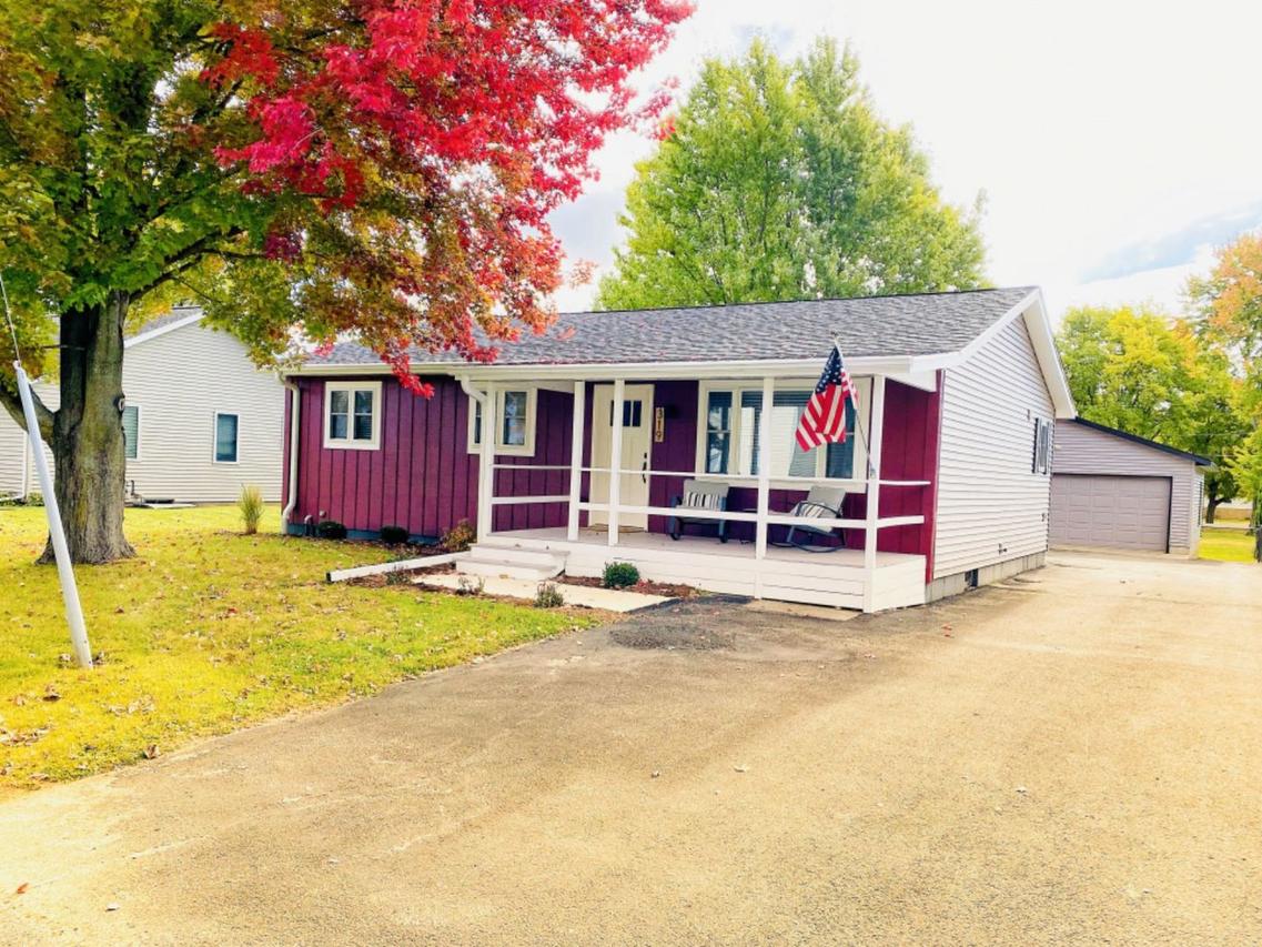 319 W Pieronnet St., Amboy, IL 61310