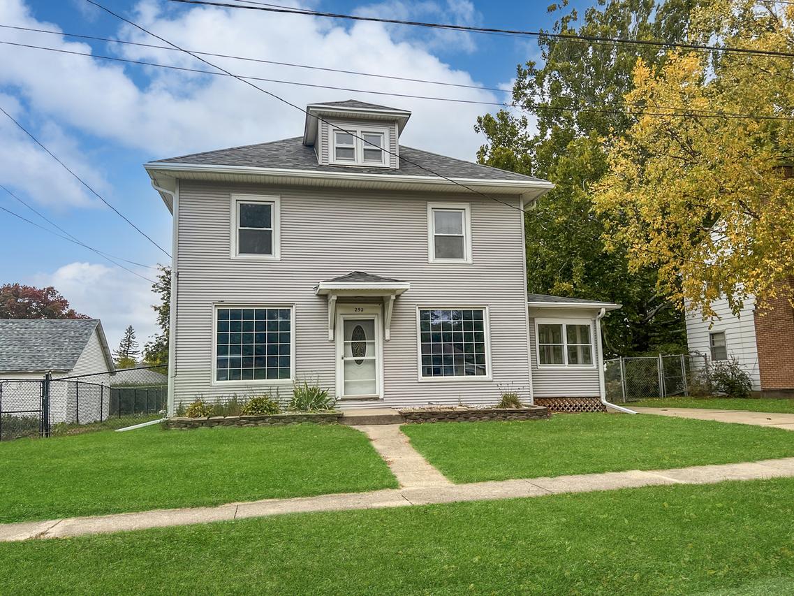 252 W Cleveland St., Freeport, IL 61032