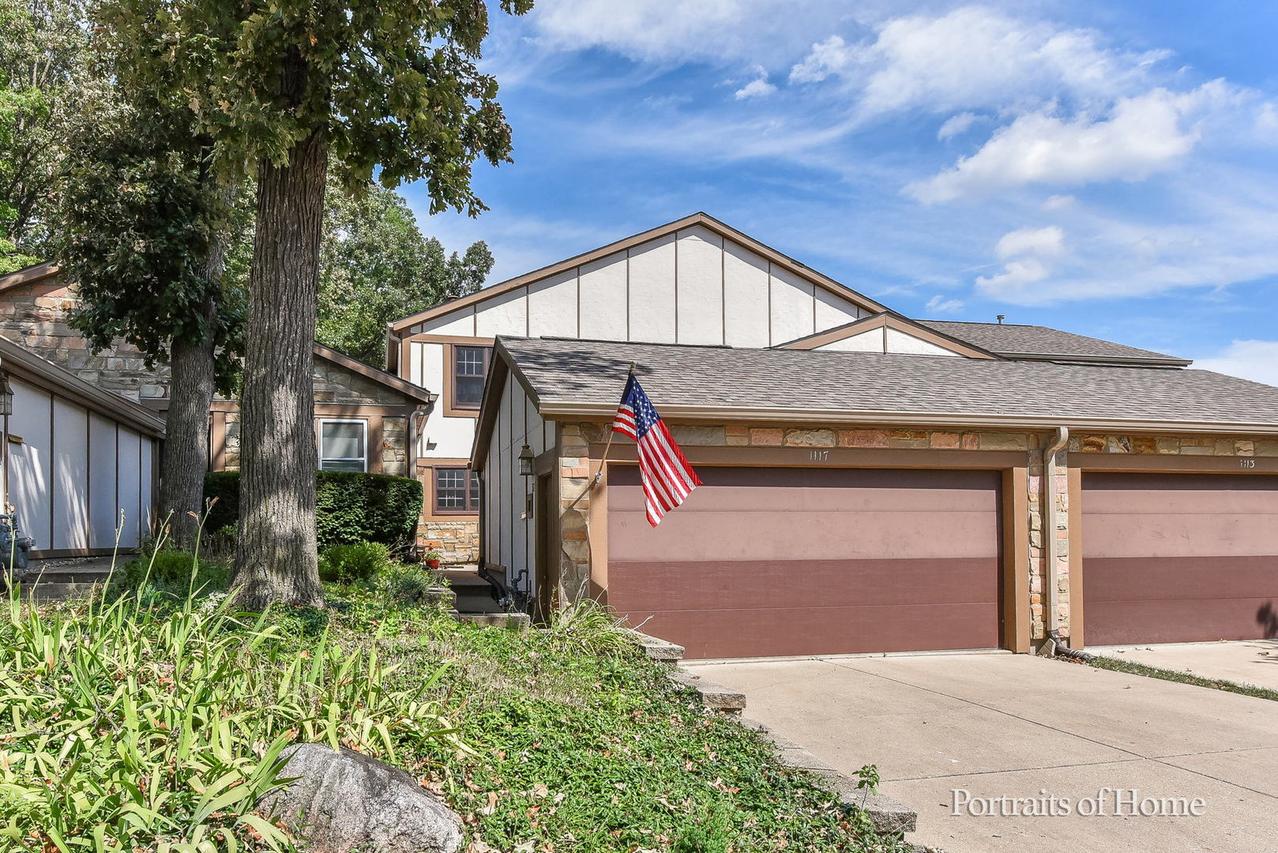 1117 Wheaton Oaks Dr., Wheaton, IL 60187