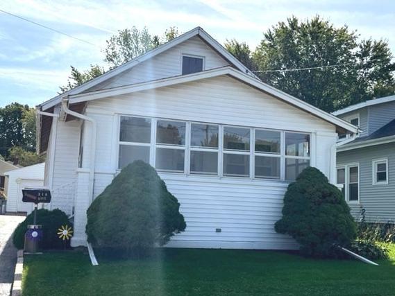 318 Spruce St., Dixon, IL 61021