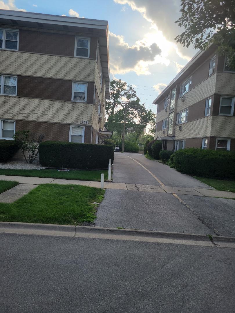 308 Beach Ave. #3B, La Grange Park, IL 60526