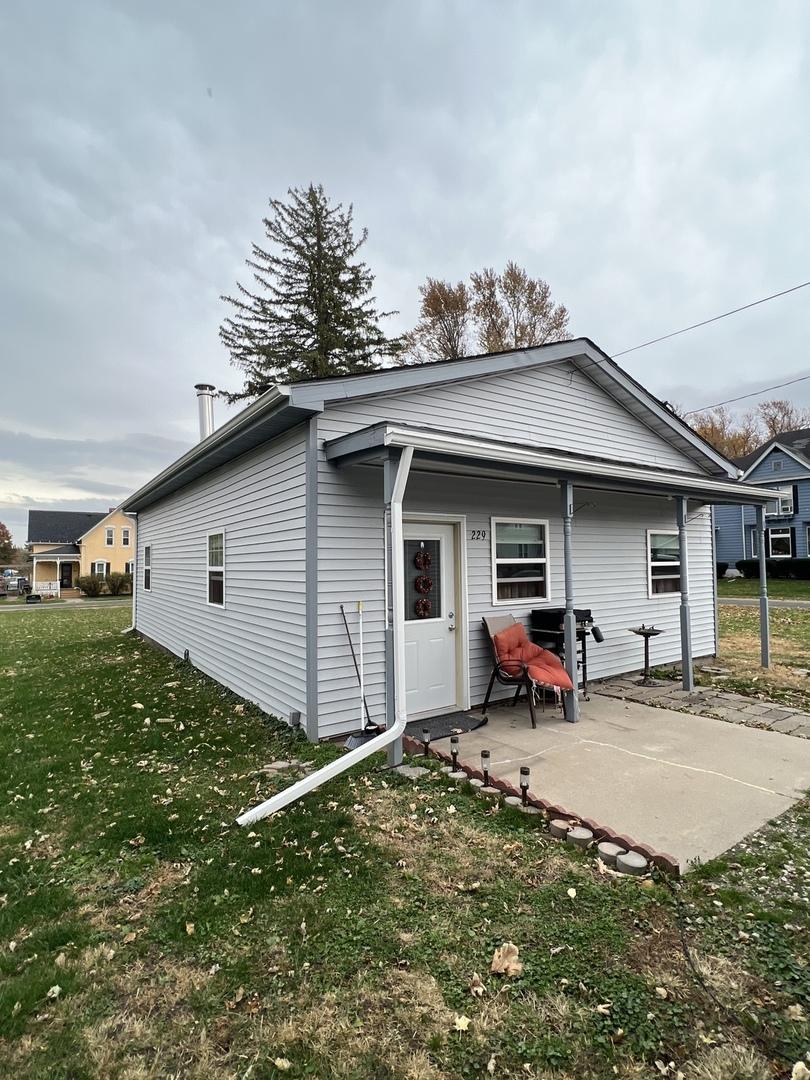 229 Locust St., Mineral, IL 61344
