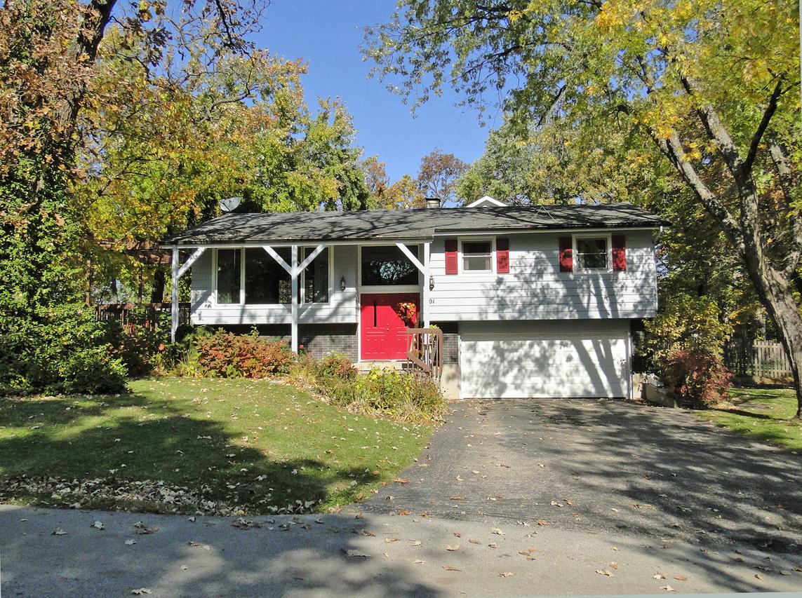 201 Acorn Ln., Lake In The Hills, IL 60156