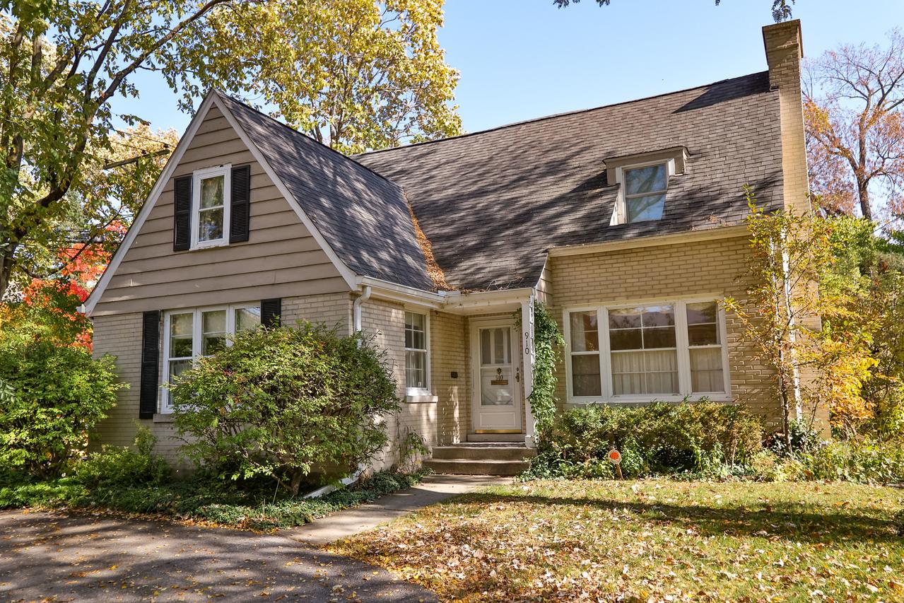 910 10th St., Wilmette, IL 60091