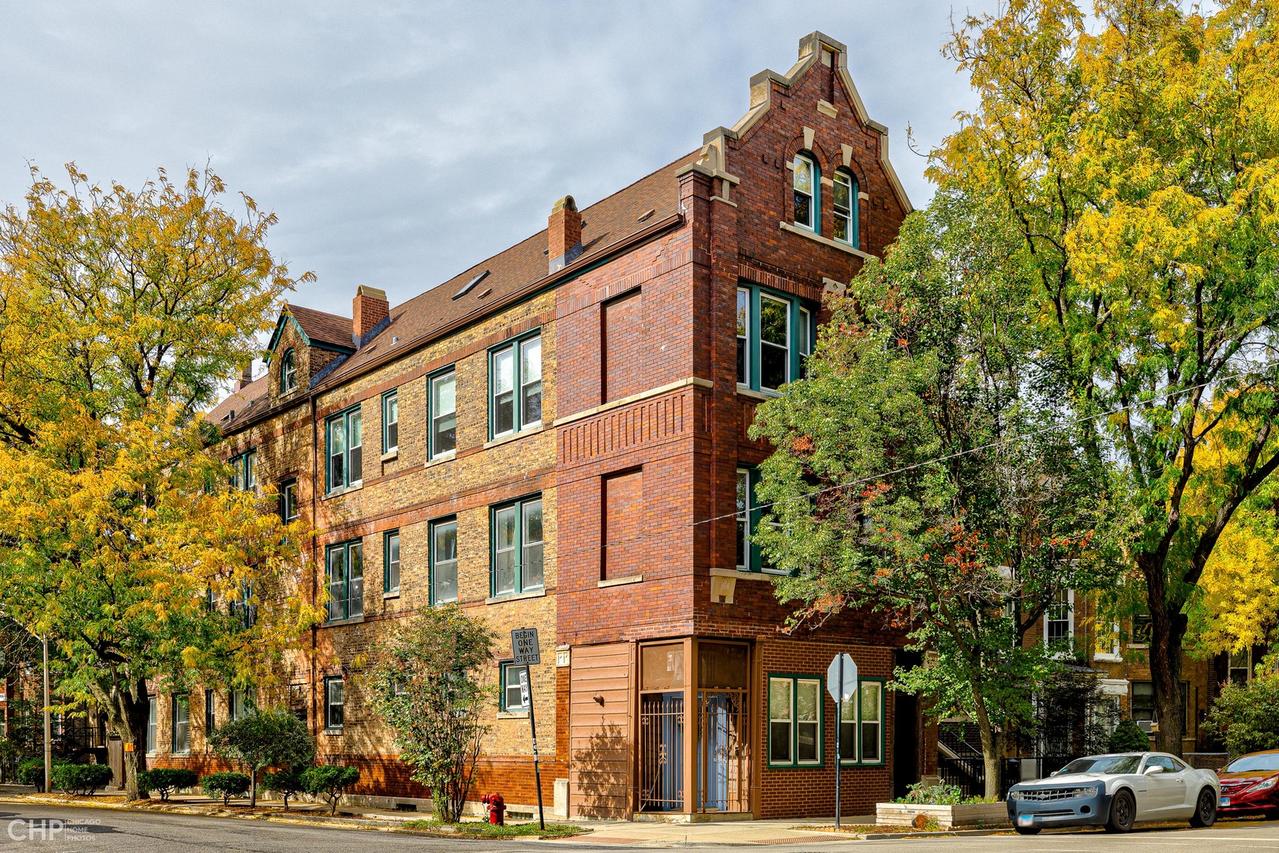 2328 N Oakley Ave. #2W, Chicago, IL 60647
