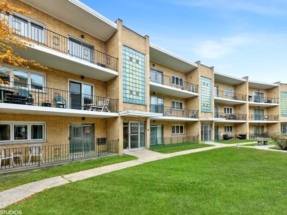 10336 S Pulaski Rd. #302, Oak Lawn, IL 60453