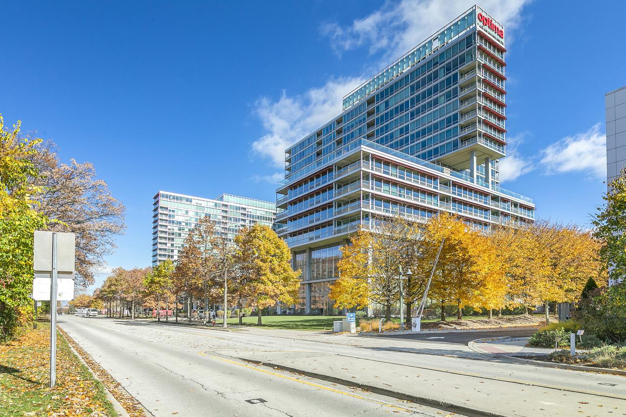 9655 Woods Dr. #1010, Skokie, IL 60077