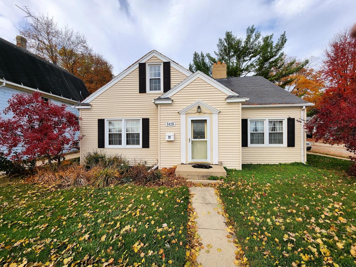 1428 S West Ave., Freeport, IL 61032