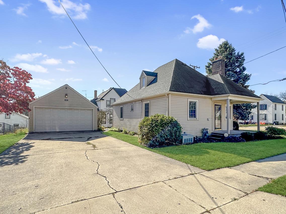 425 N West Ave., Freeport, IL 61032
