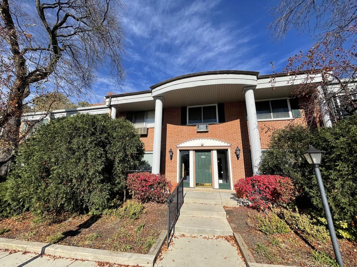 702 E Algonquin Rd. #K209, Arlington Heights, IL 60005