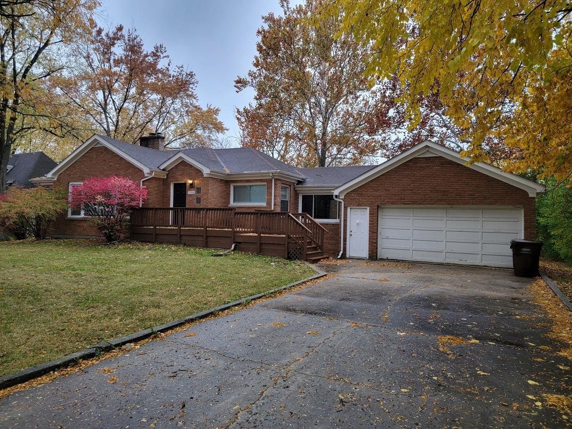 17936 Sacramento Ave., Homewood, IL 60430