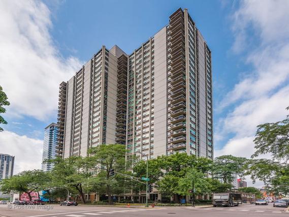 1255 N Sandburg Ter. #2109, Chicago, IL 60610