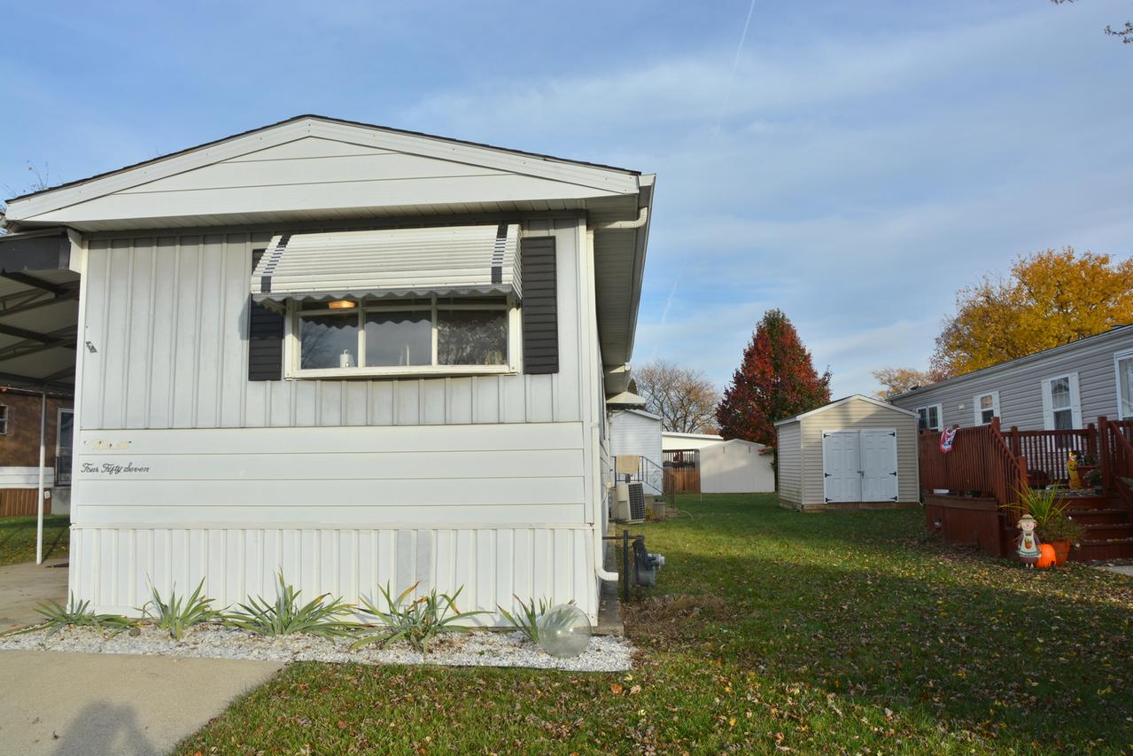 457 Huntsbridge Rd., Matteson, IL 60443