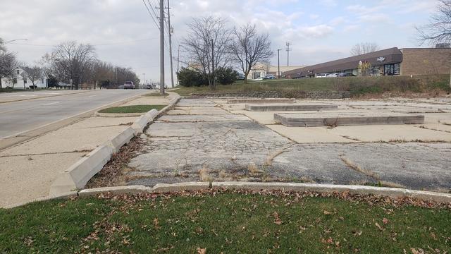 403 N Roselle Rd., Roselle, IL 60172