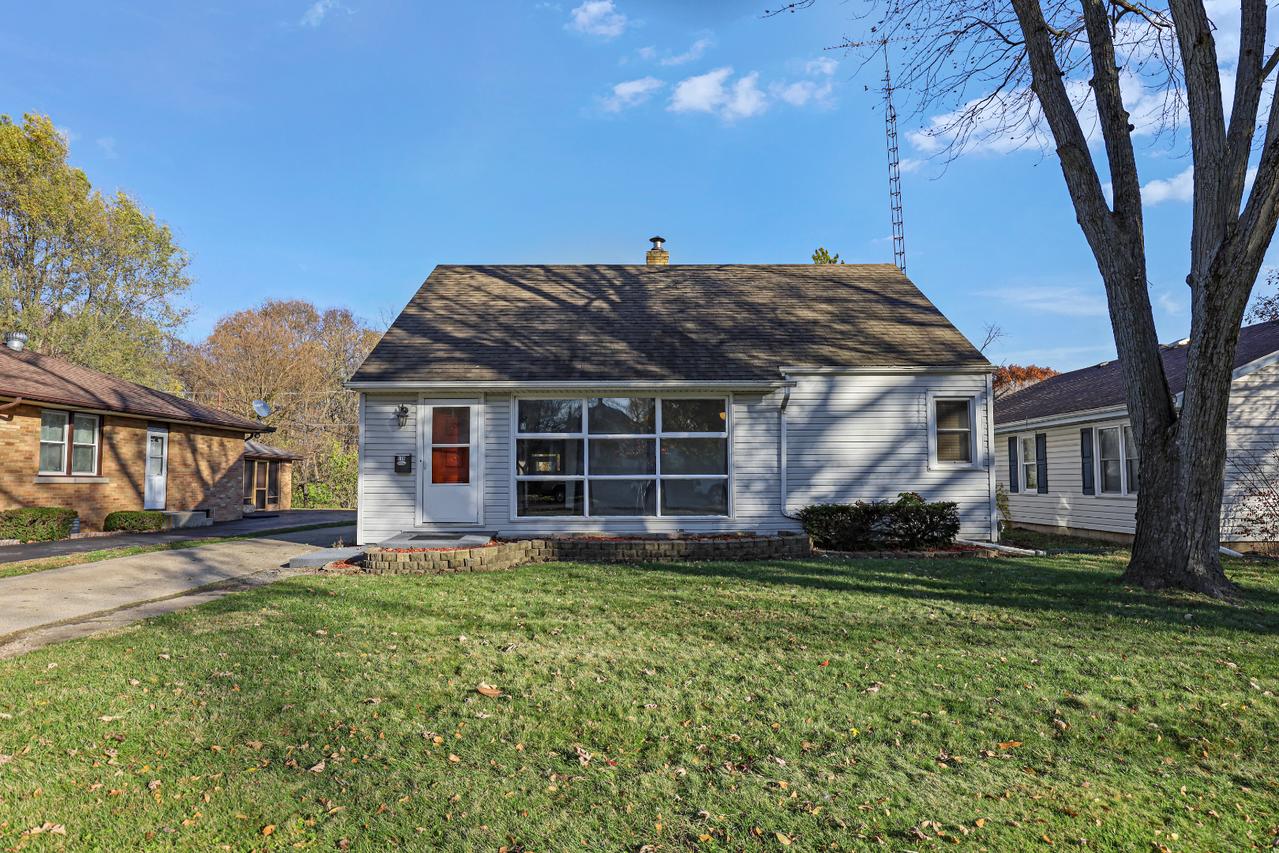 976 S Nelson Ave., Kankakee, IL 60901