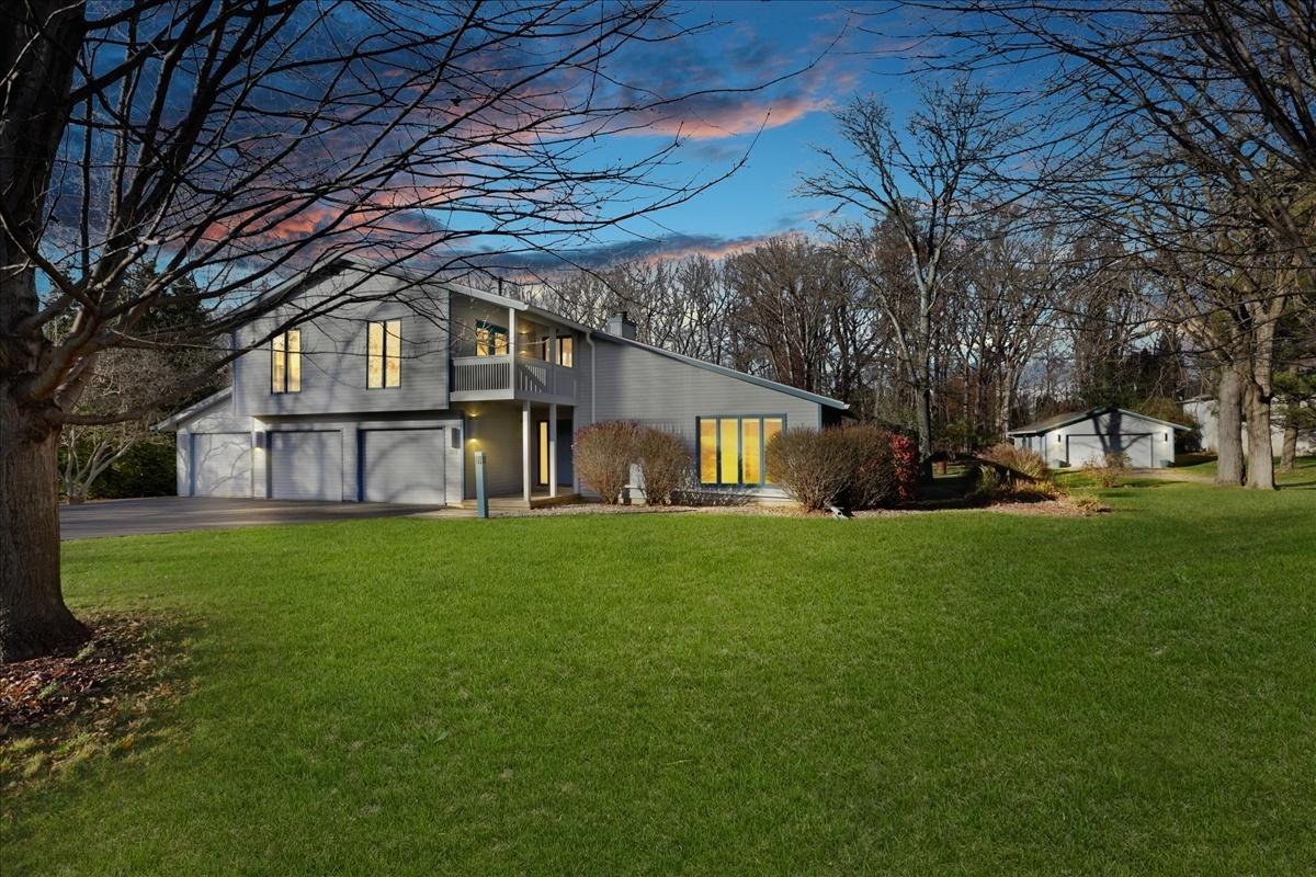 1808 Forestview Dr., Mahomet, IL 61853