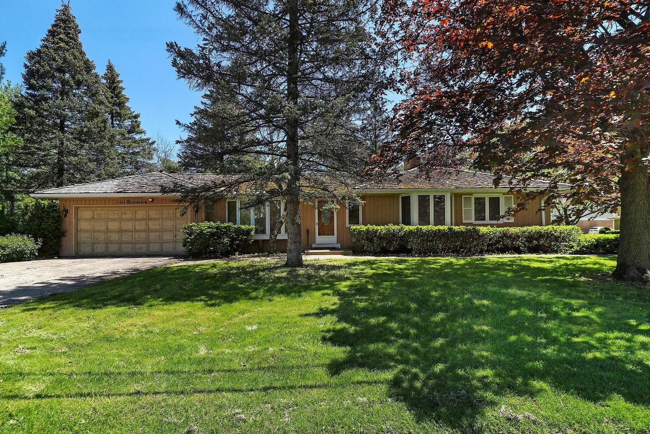 2384 Brentwood Rd., Northbrook, IL 60062