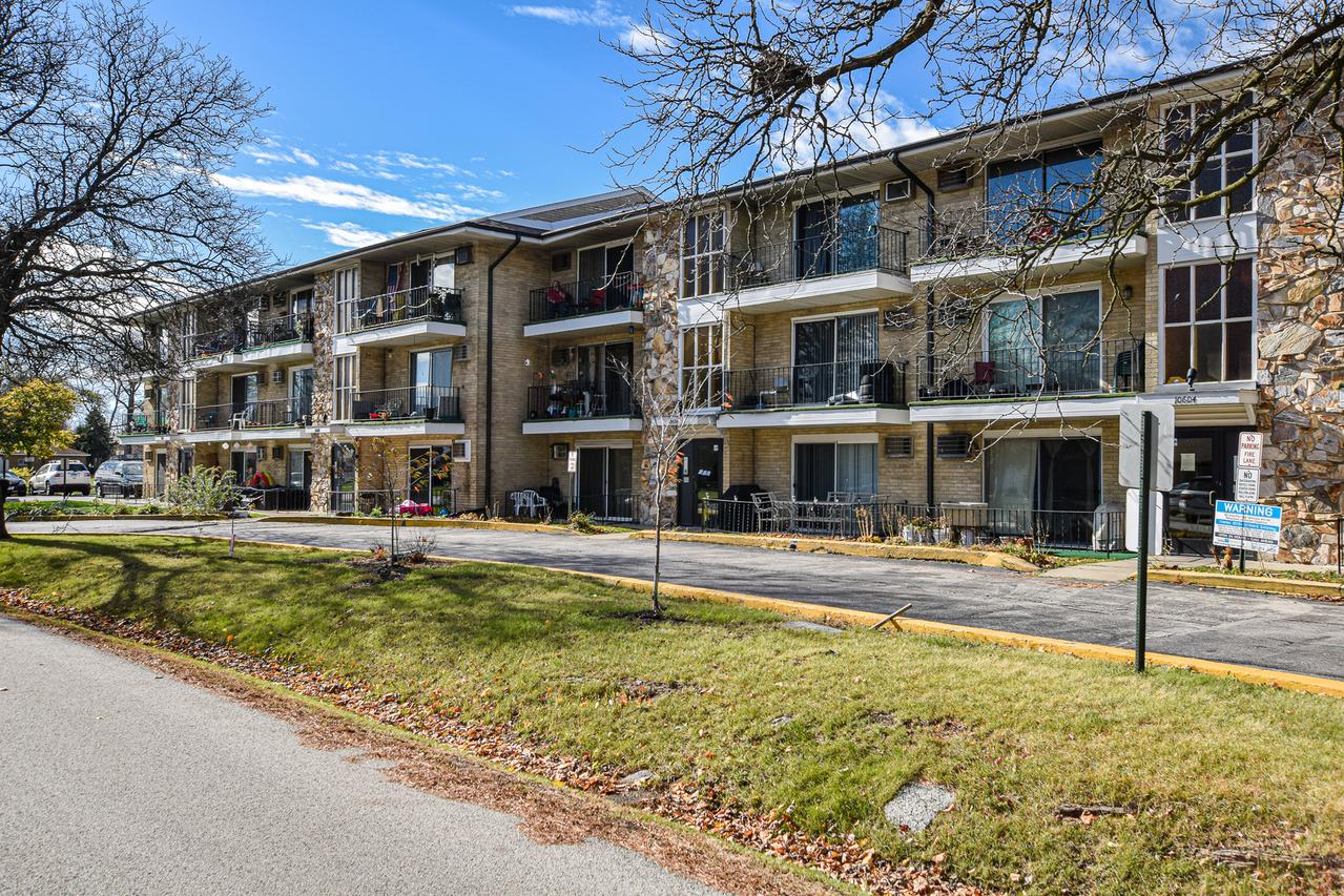10604 S Depot St. #1B, Worth, IL 60482
