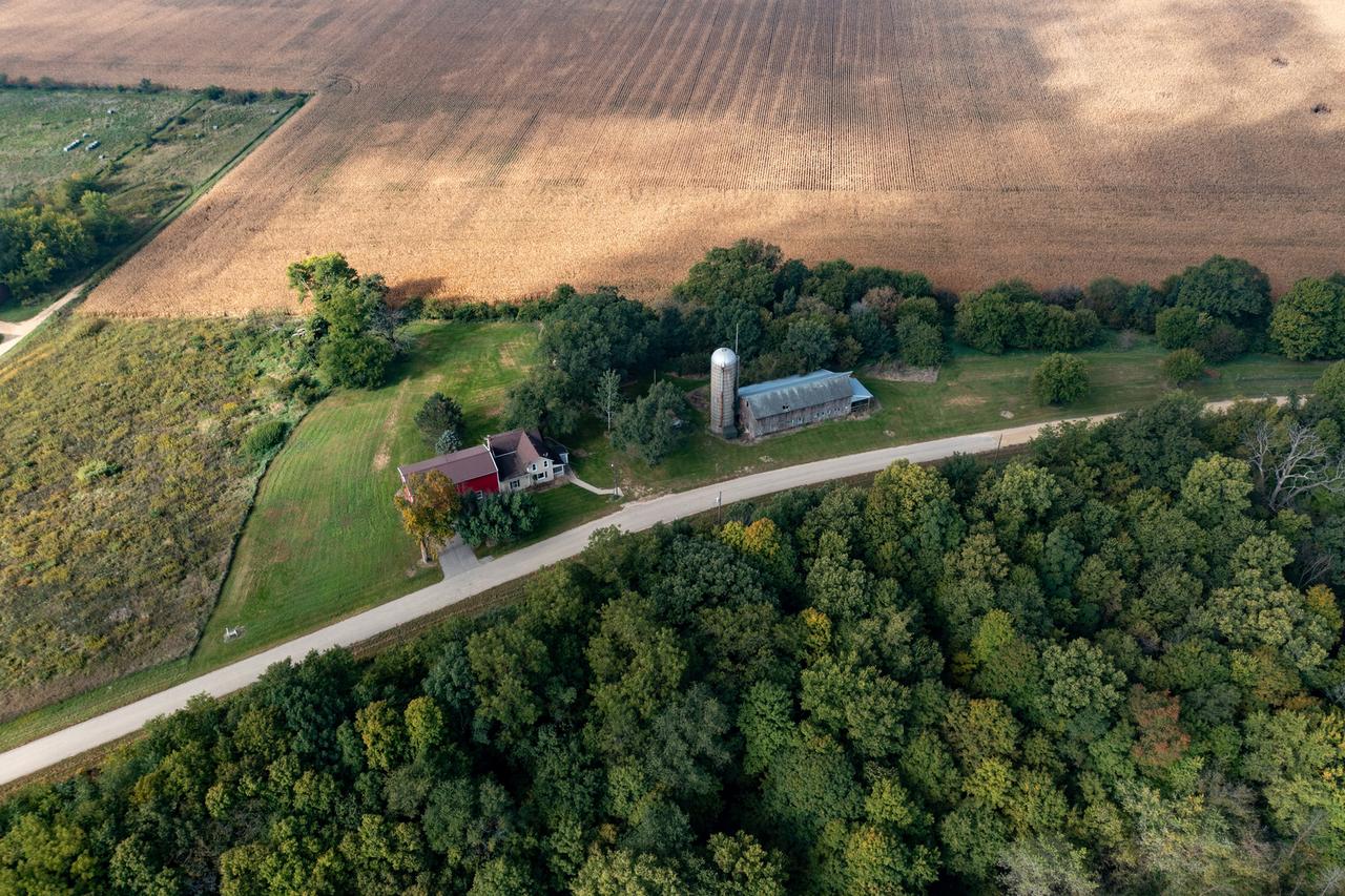 6534 N Scheider Rd., Freeport, IL 61032