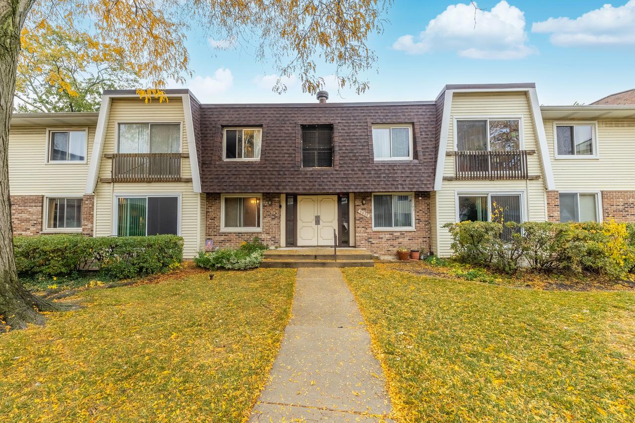 3022 Roberts Dr. #4, Woodridge, IL 60517