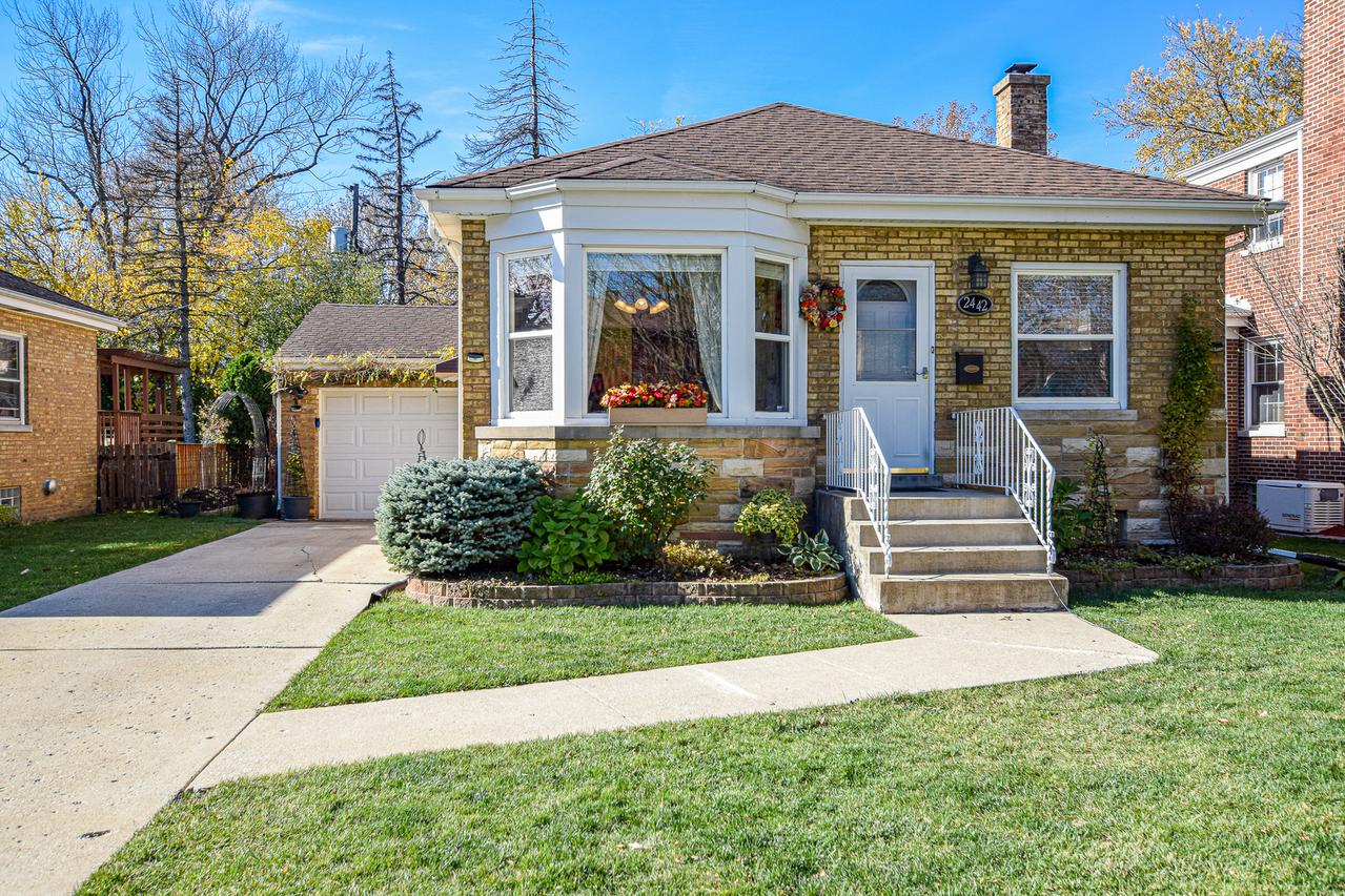 2442 S 7th Ave., North Riverside, IL 60546