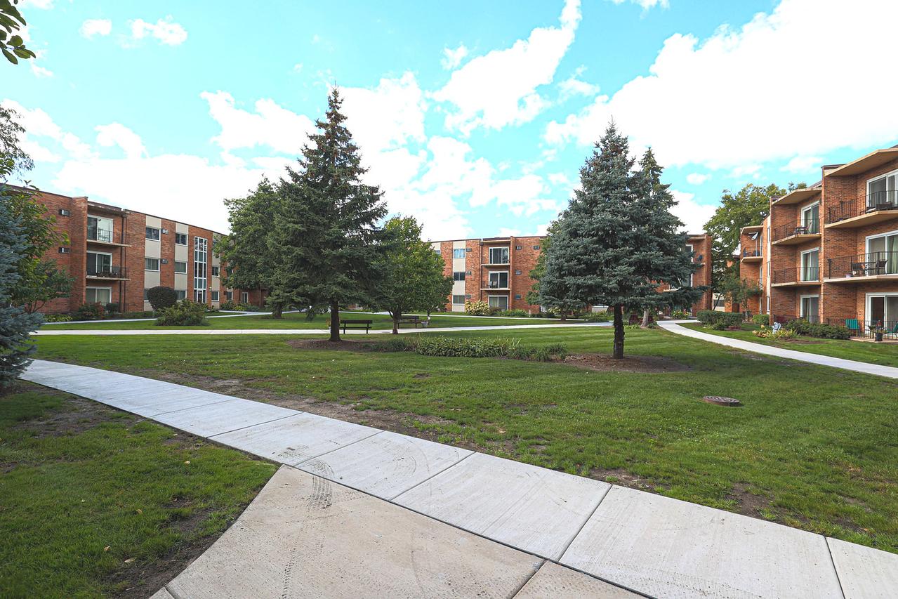 9724 S Karlov Ave. #110, Oak Lawn, IL 60453