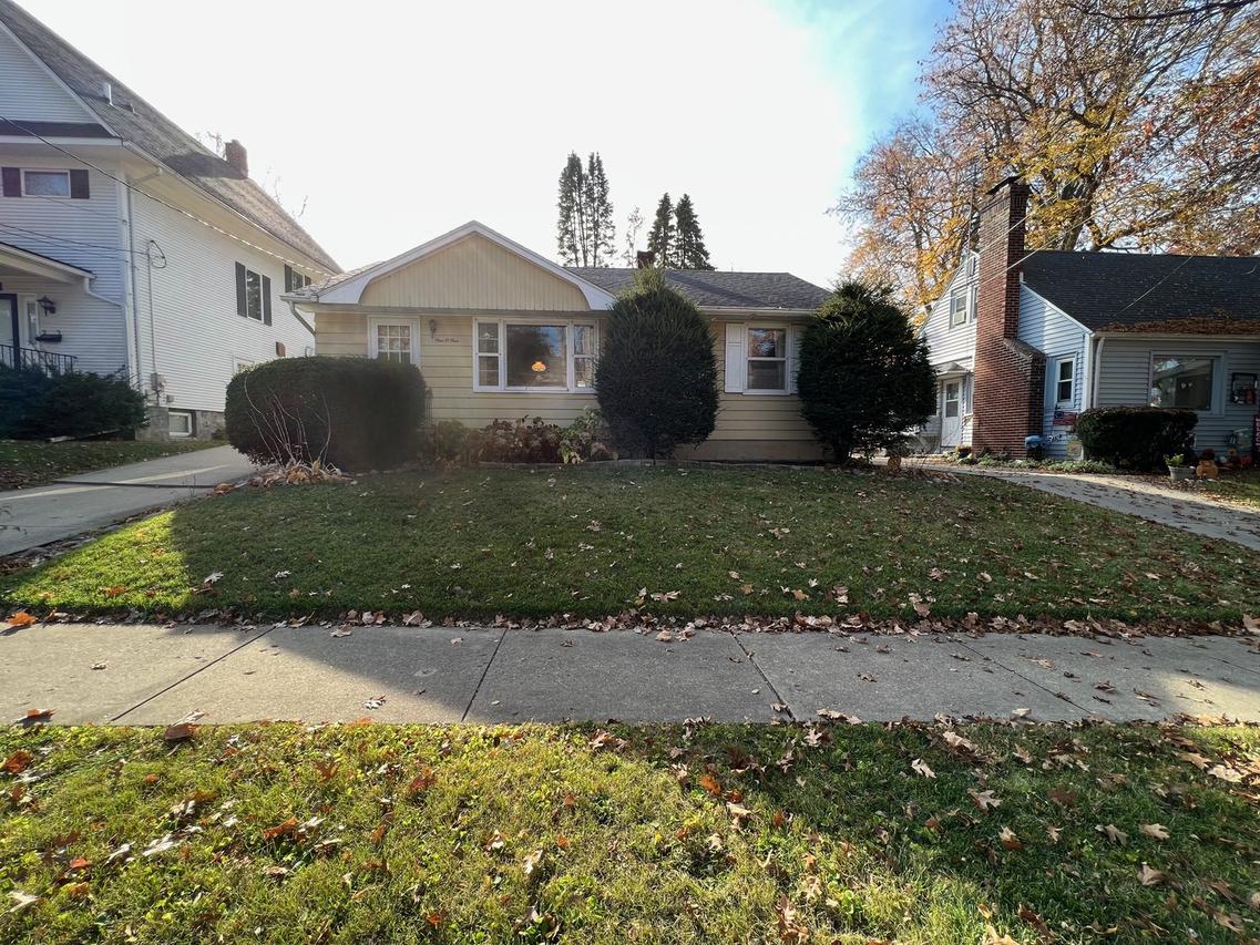 101 E Fuller St., Freeport, IL 61032