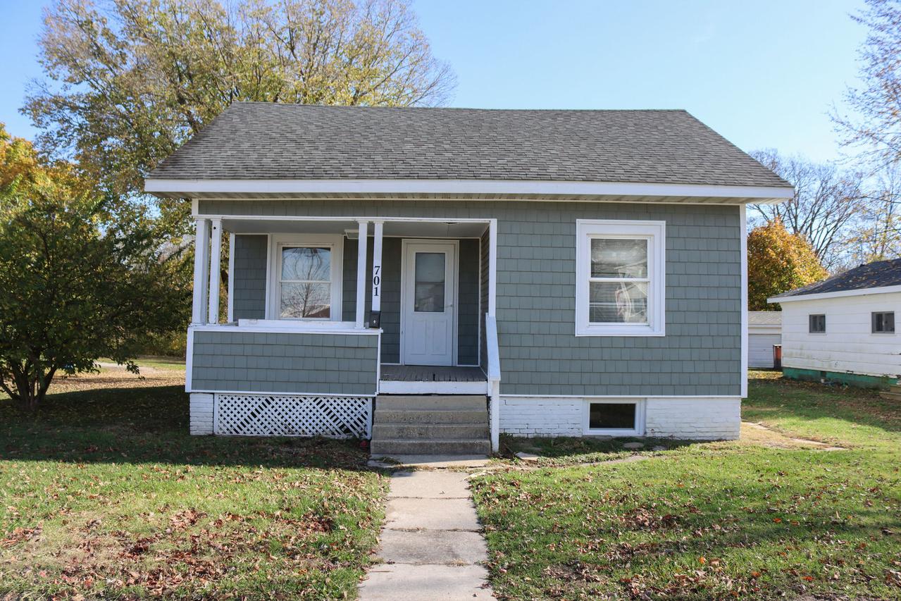 701 S Spruce St., Villa Grove, IL 61956