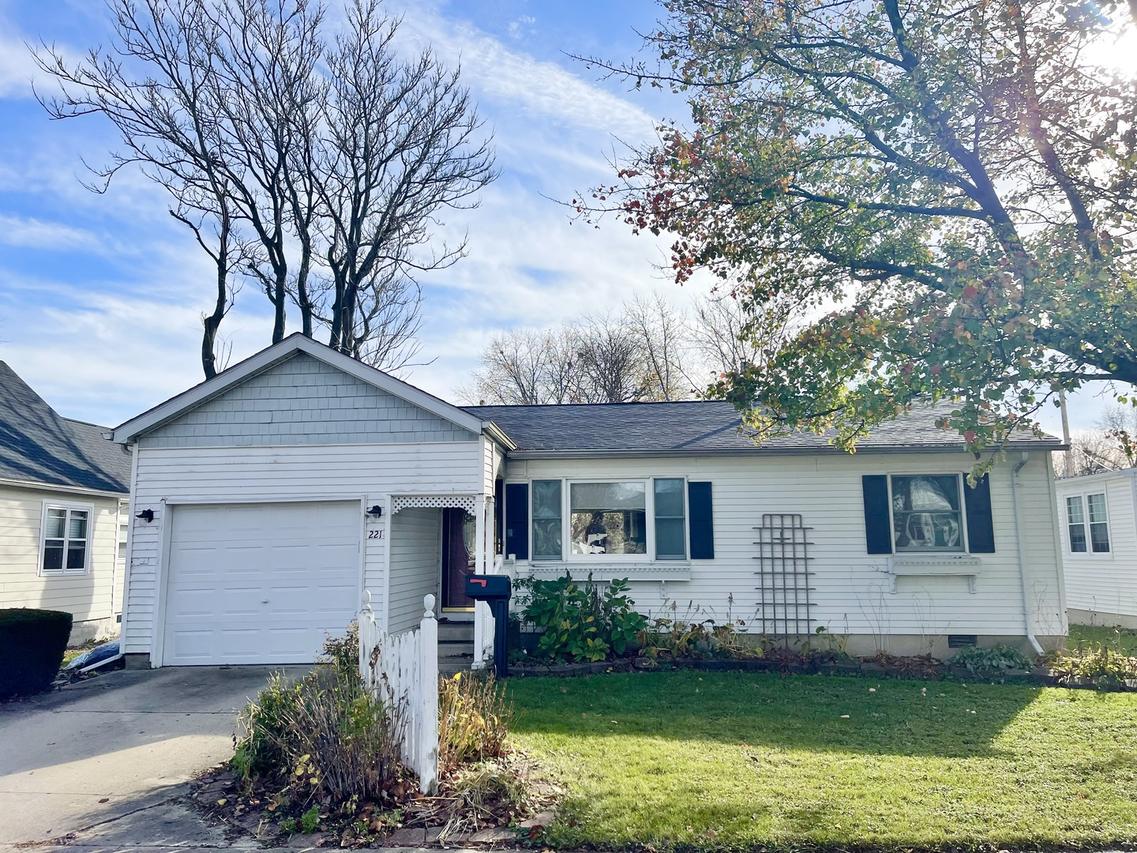 221 W 2nd St., Spring Valley, IL 61362