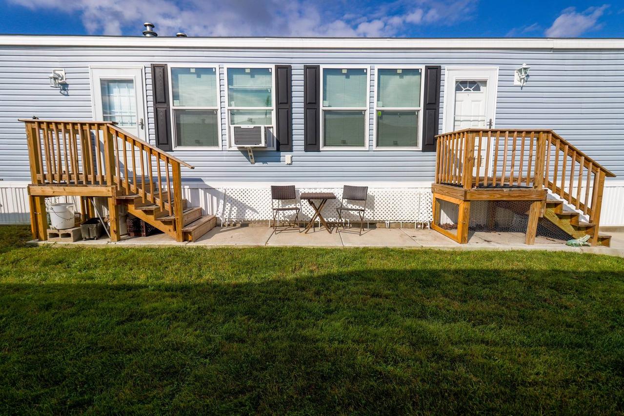 11 Brook Ln., Justice, IL 60458