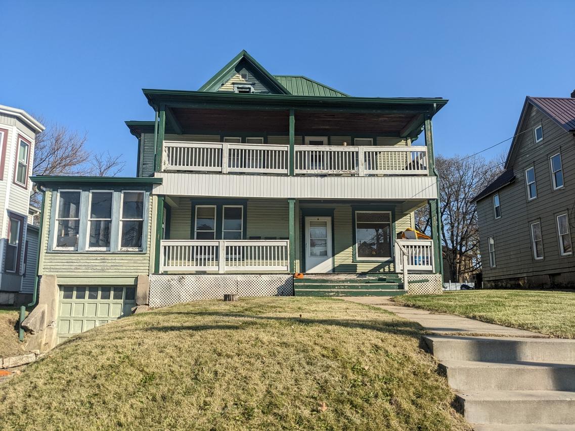 1103-1103.5 S Carroll Ave., Freeport, IL 61032