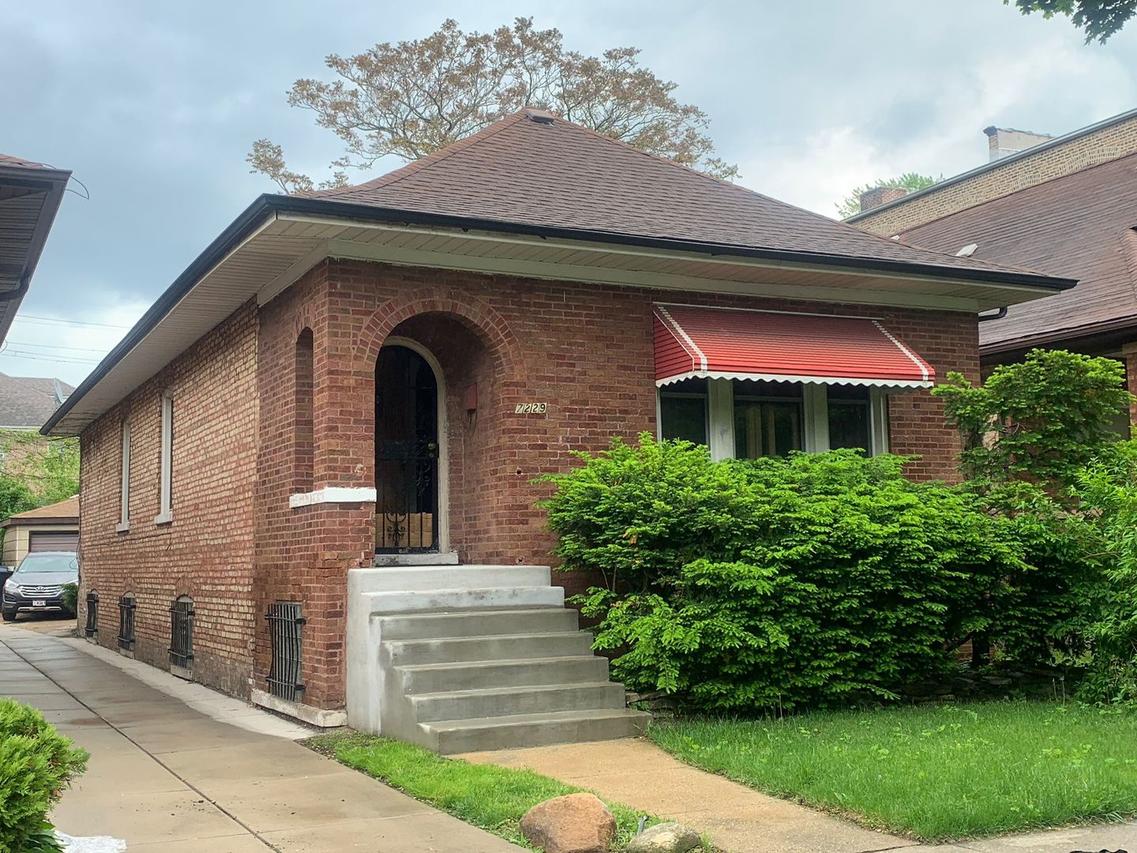 7229 S Bennett Ave., Chicago, IL 60649