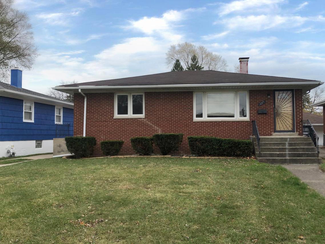 339 Clyde Ave., Calumet City, IL 60409