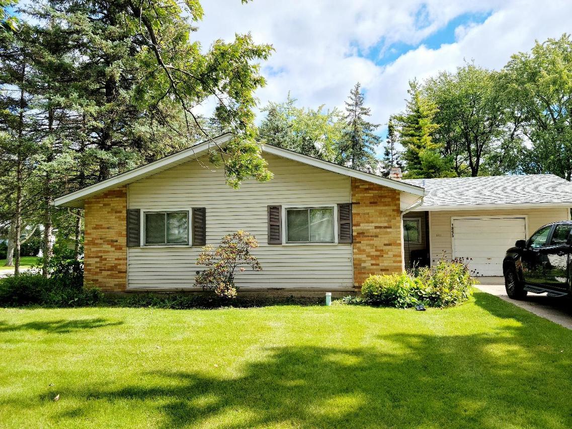 1895 Ashley Rd., Hoffman Estates, IL 60169