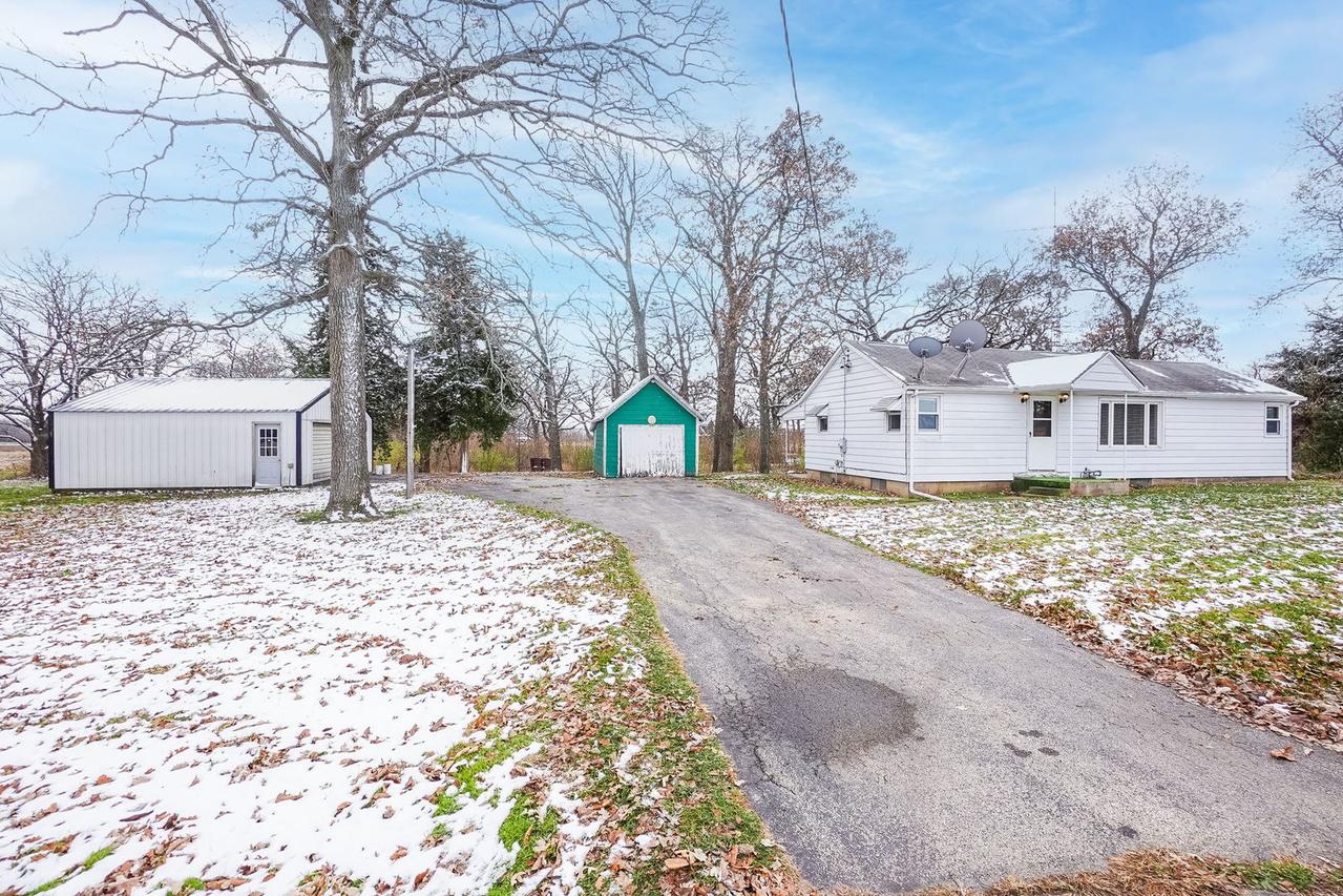 1737 Lee Center Rd., Amboy, IL 61310