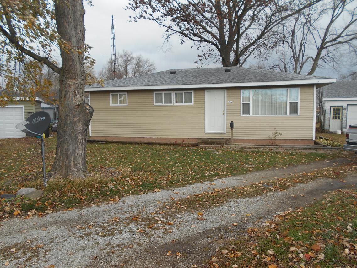 810 E Ficklin St., Tuscola, IL 61953