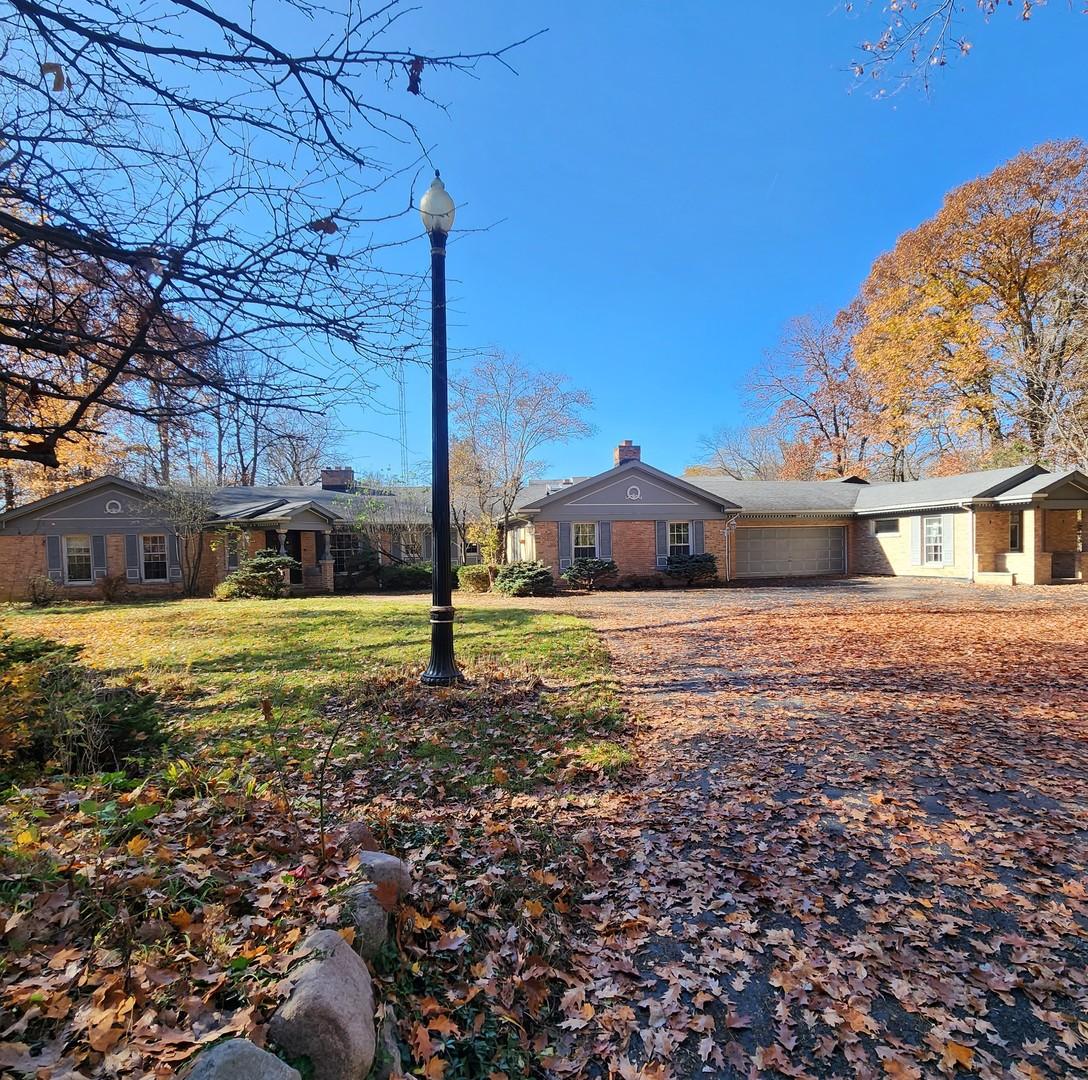 720 Thornmeadow Rd., Riverwoods, IL 60015