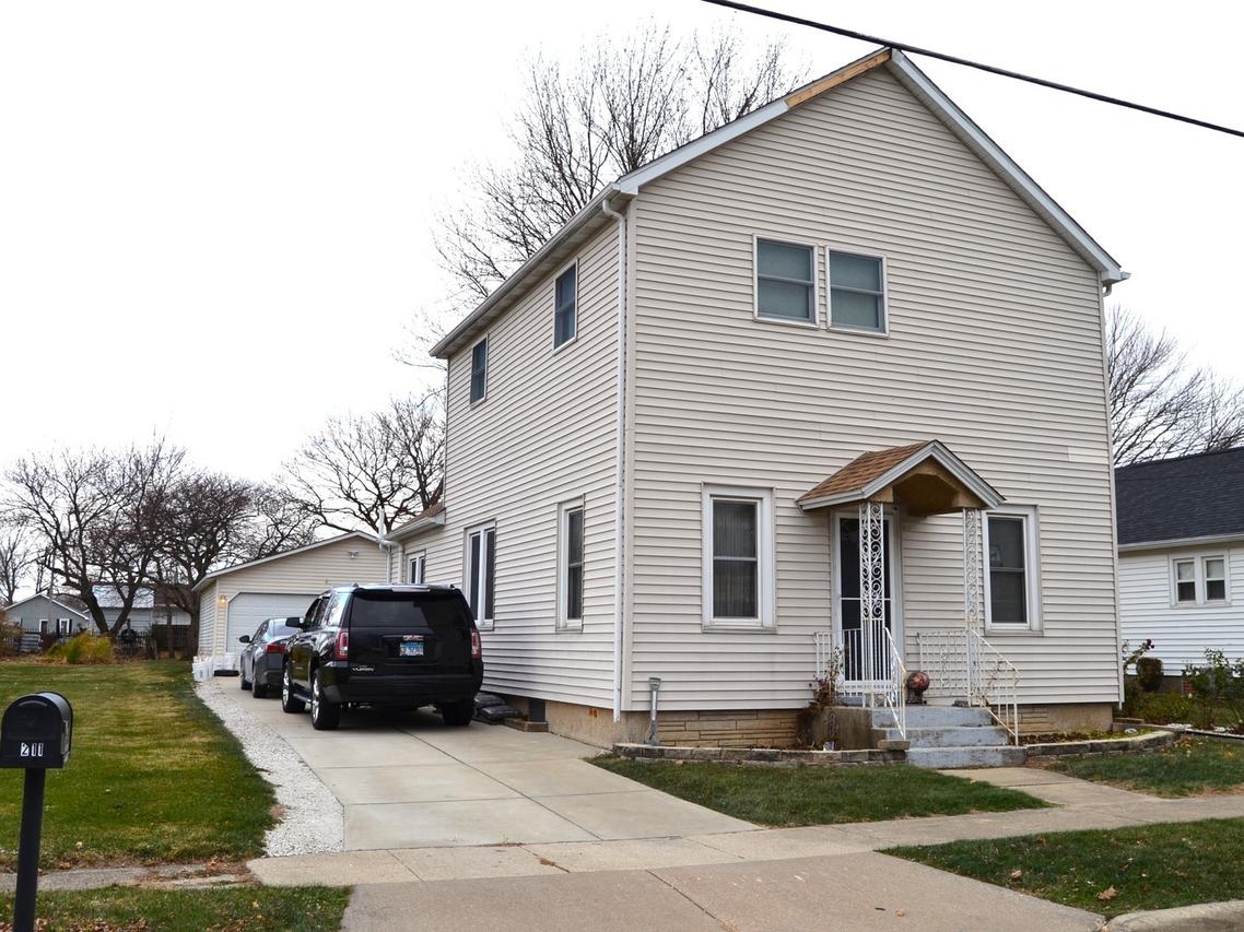 212 Saunders St., Dalzell, IL 61320