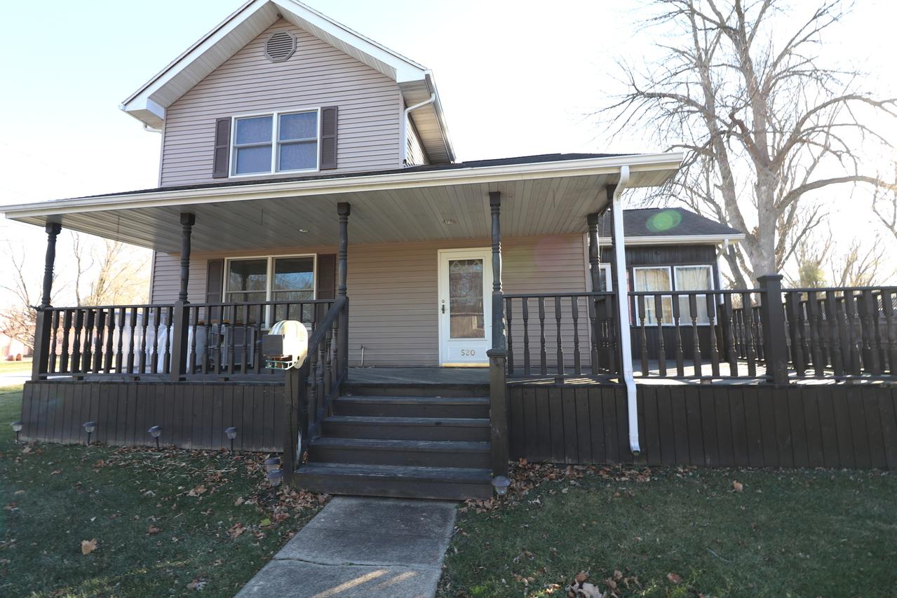 520 E Woodlawn St., Clinton, IL 61727