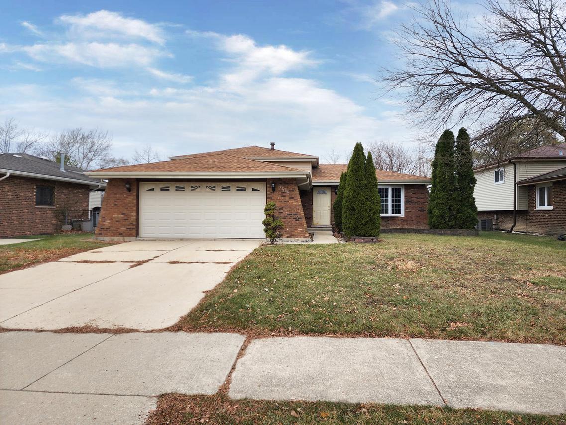 8816 Leslie Dr., Orland Hills, IL 60487