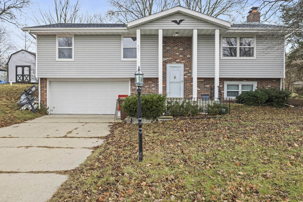 221 Ventura Ct., Machesney Park, IL 61115