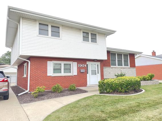 10424 Lacrosse Ave., Oak Lawn, IL 60453