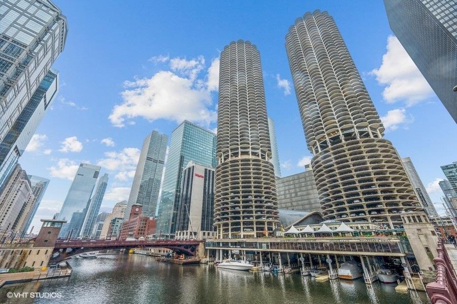 300 N State St. #2404, Chicago, IL 60654